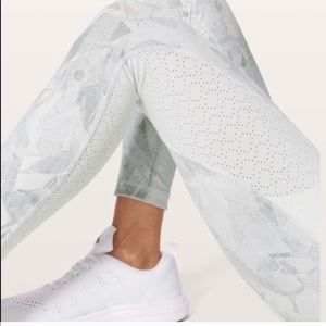 RARE Lululemon Breezy Dot Tight *25"